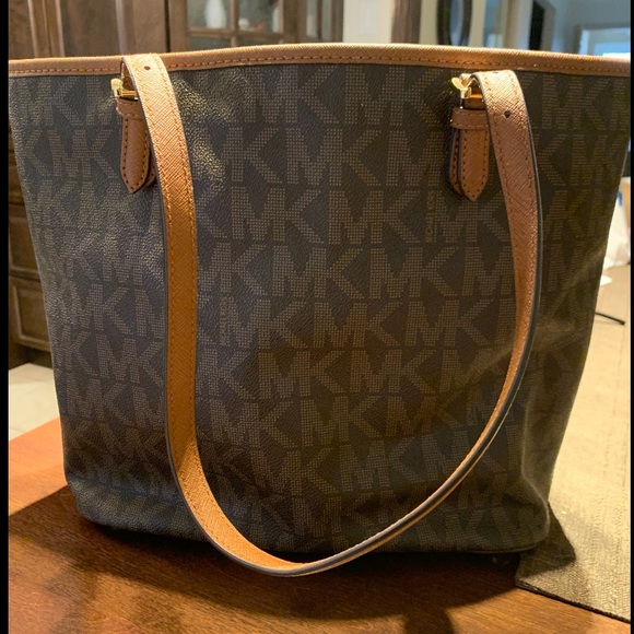 Authentic Michael Kors purse - Picture 2 of 14